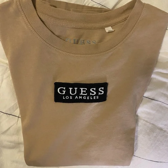 GUESS - Picture 2 of 2